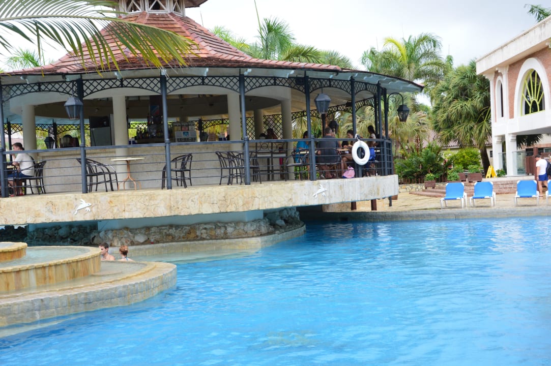2. Poolanlage bei den Standart Zimmern Villas Bavaro Resort & Spa