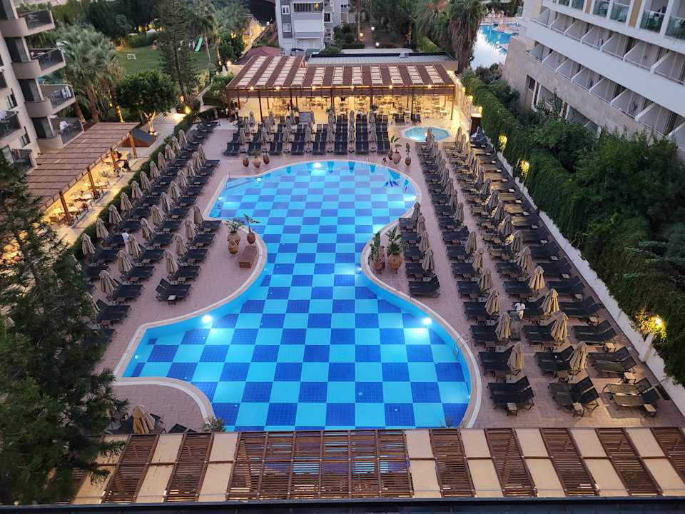 Pool Kaia Coracesium