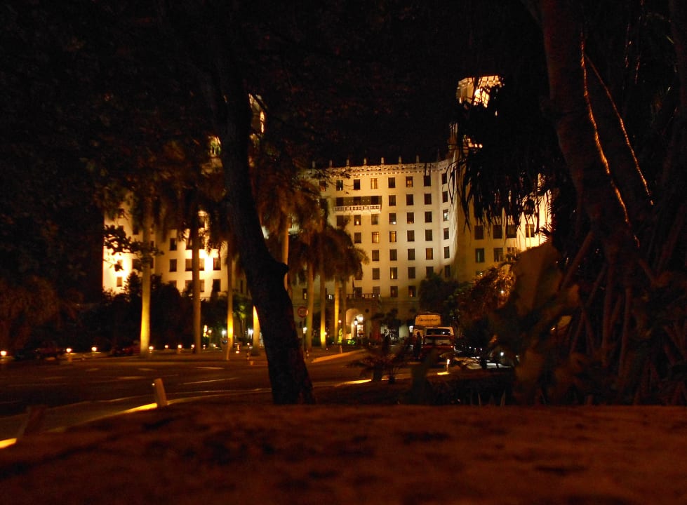 Ночной вид на отель Hotel Nacional De Cuba
