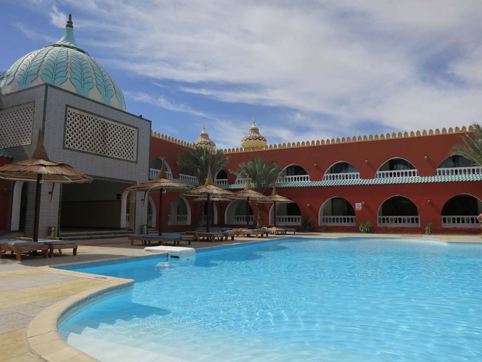 Один из бассейнов Pickalbatros Alf Leila Wa Leila Resort - Neverland Hurghada
