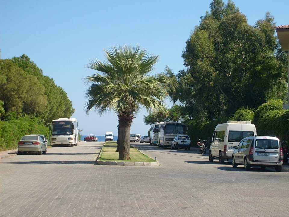 Blick vom Eingang zum Strand Le Jardin Resort