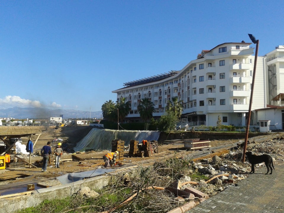 Baustelle  zwischen Side Prem.und Side Royal Luna Blanca Resort & Spa