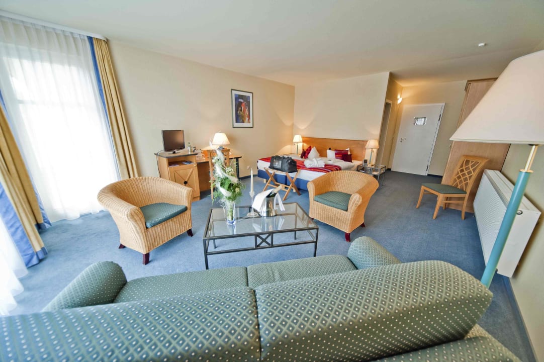 Doppelzimmer Ansicht zum Bett Hotel Aquamarin