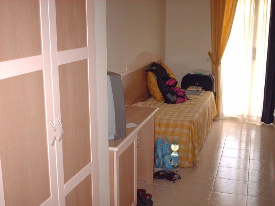 kleiner Einblick ins das wunderbar saubere Zimmer Falkensteiner Club Funimation Garden Calabria