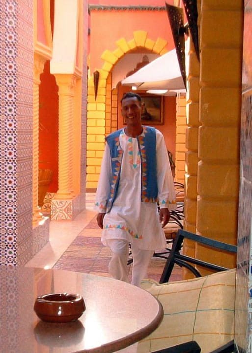 Kellner im Sindbad - Herr der Wasserpfeifen Pickalbatros Alf Leila Wa Leila Resort - Neverland Hurghada