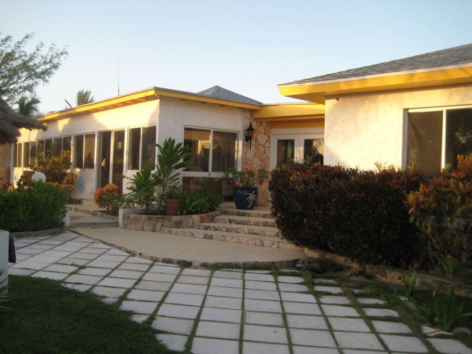 Eingang zur Lobby und Restaurant Hotel Stella Maris Resort