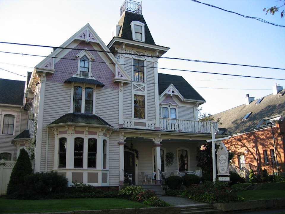The Pink Lady Hotel Belfry Inne B&B