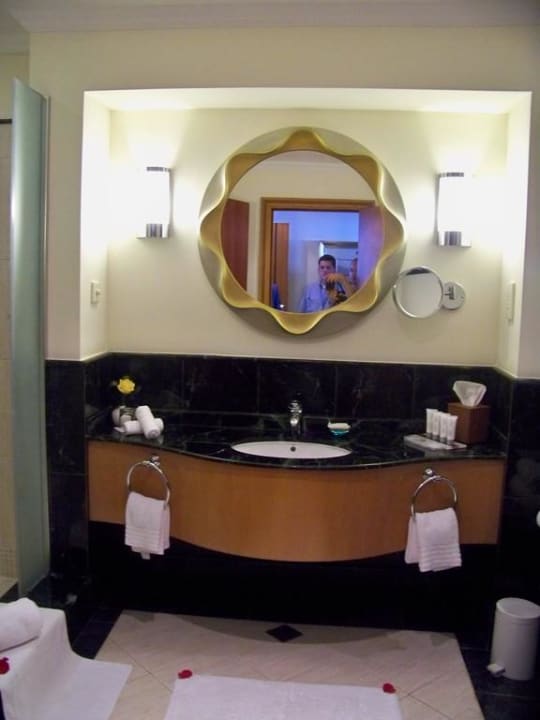 Das Bad Hotel Le Meridien Al Aqah Beach Resort