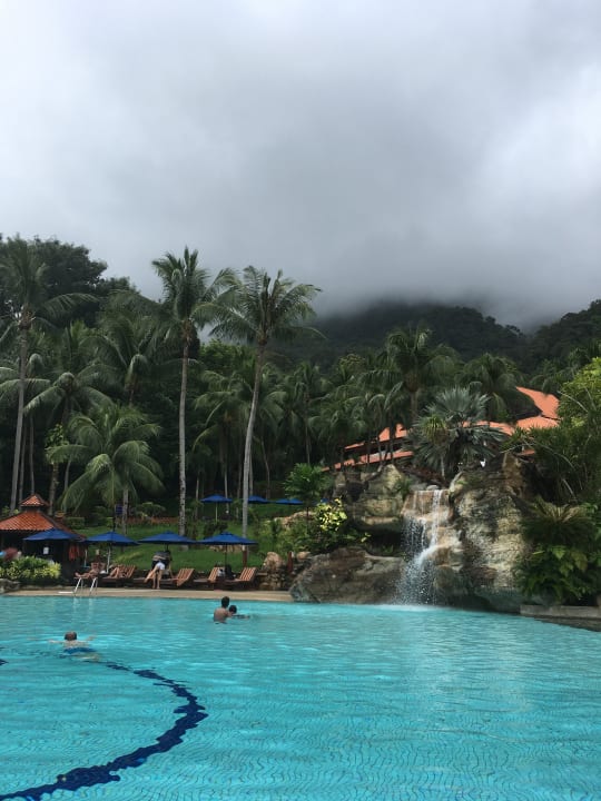 Pool und Hauptgebäude Berjaya Langkawi Resort