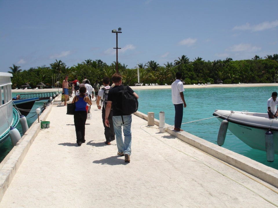 Steg zur Insel Summer Island Maldives