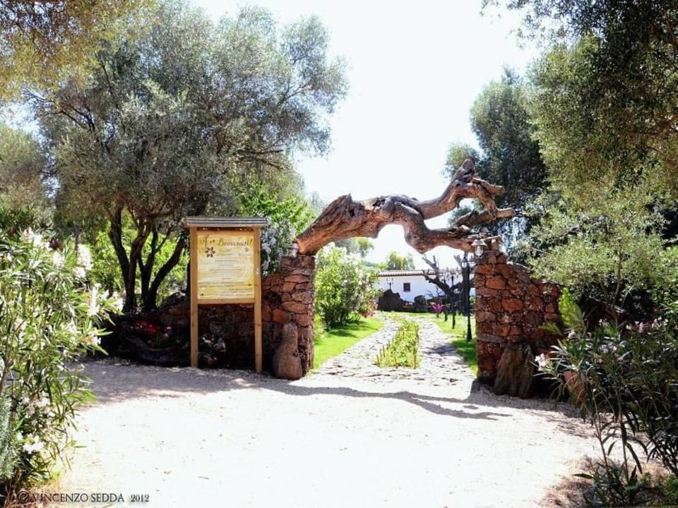 Entrata  Agriturismo S' Ozzastru