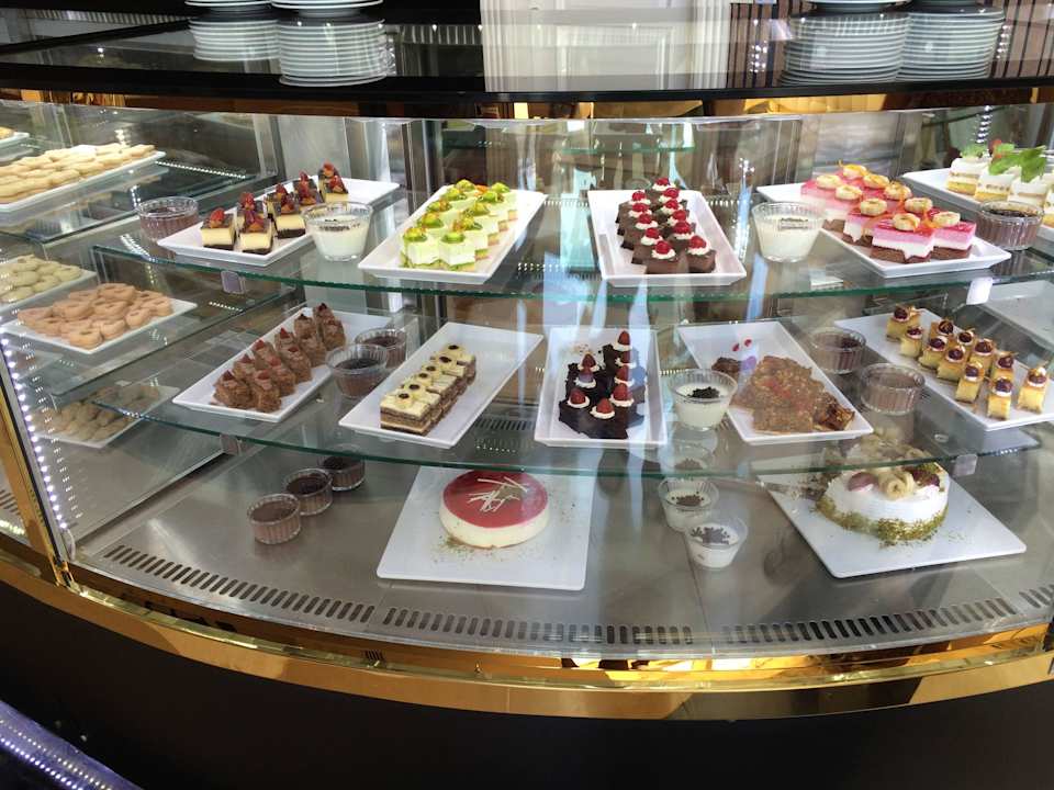 Patisserie Azura Deluxe Resort & Spa Hotel