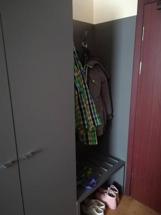 Przedpokój, szafa oraz wieszaki Hotel Europa Business & SPA Starachowice