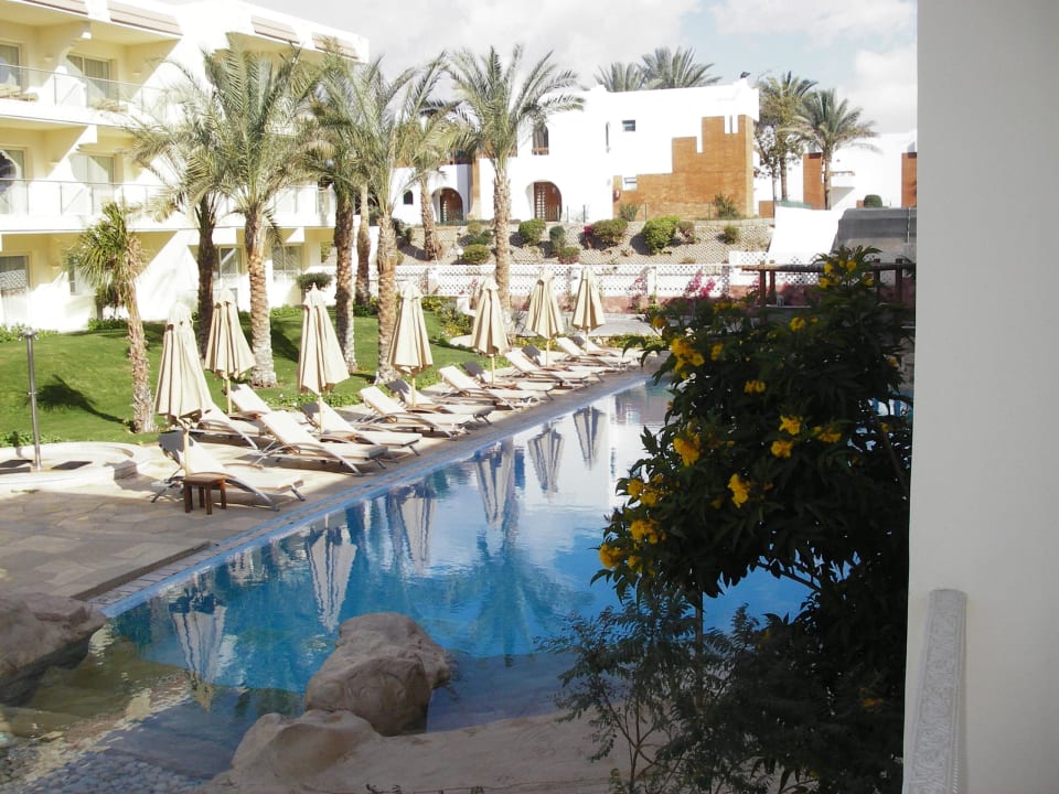 kleiner Pool zwischen den Gebäuden Hotel Xperience Sea Breeze Resort