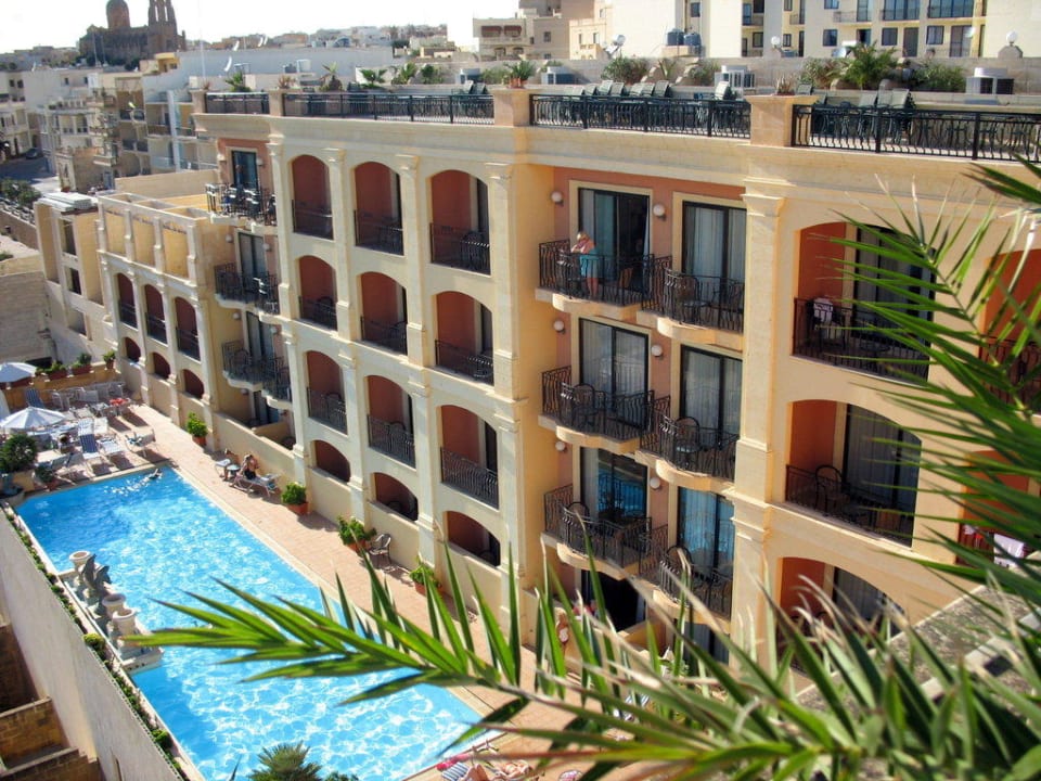 Blick auf den neuen Trakt des Hotels Grand Hotel Gozo
