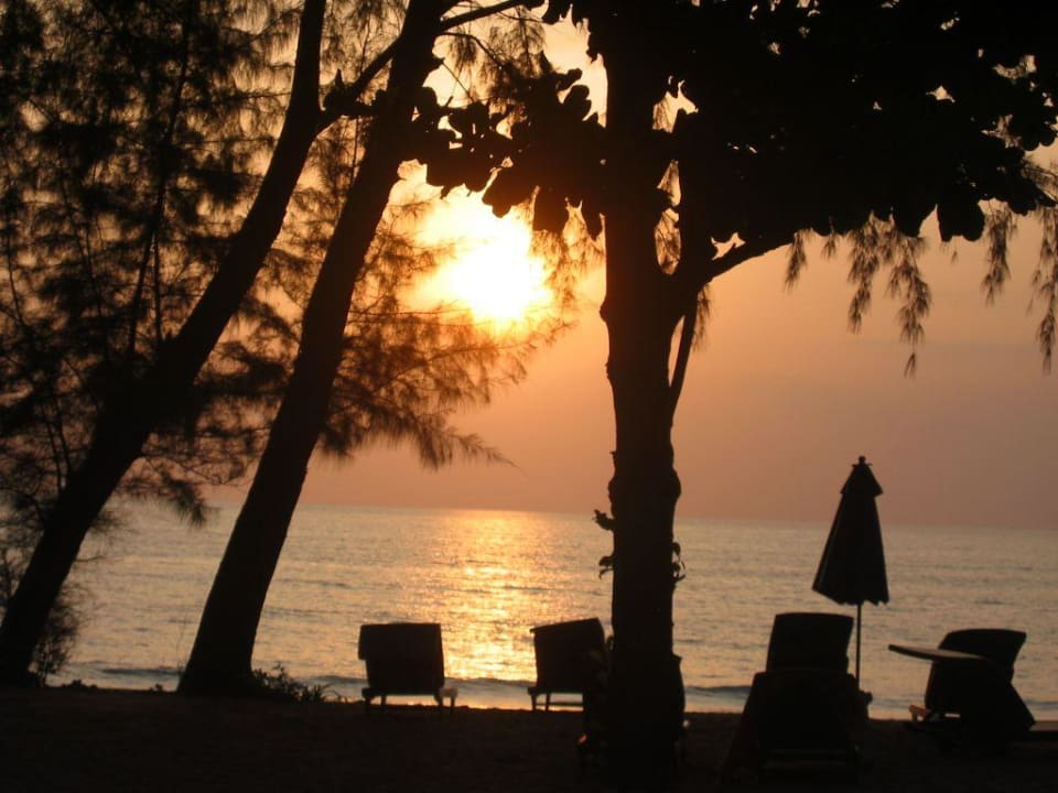 Sonnenuntergang von unserem Bungalow aus Hotel Nang Thong Beach Resort 2