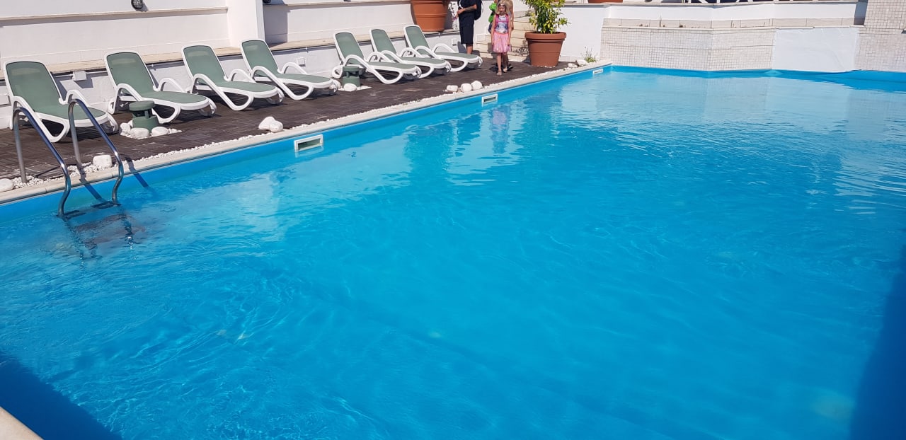 Pool Hotel Golden Tulip Bellambriana