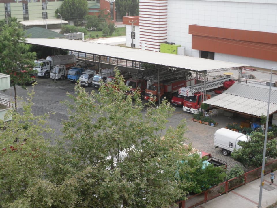 Feuerwehr gegenüber Atak Apart Hotel