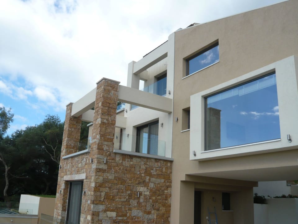 Haus Golden Bay Suites & Maisonettes