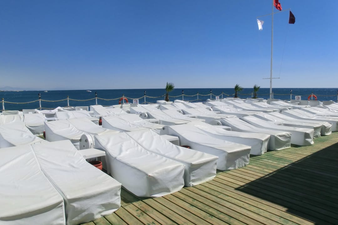 Strandbar mit Liegenbereich Hotel Delphin Imperial
