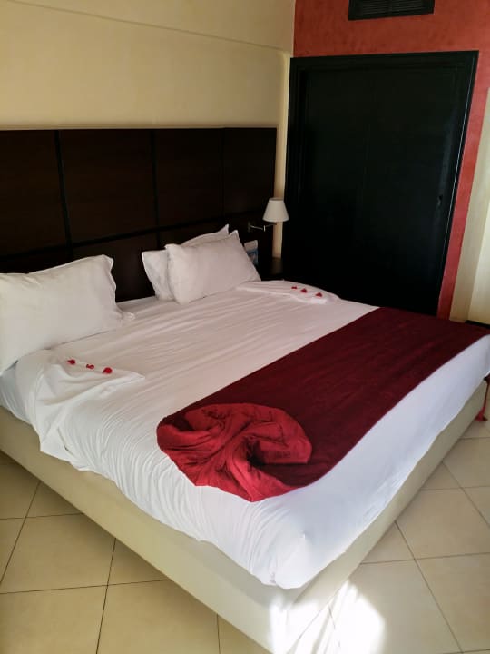 Zimmer Anezi Tower Hotel