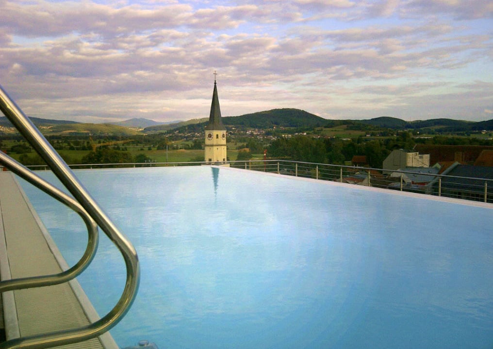 Freiluft-Pool auf dem Dach Hotel Randsbergerhof