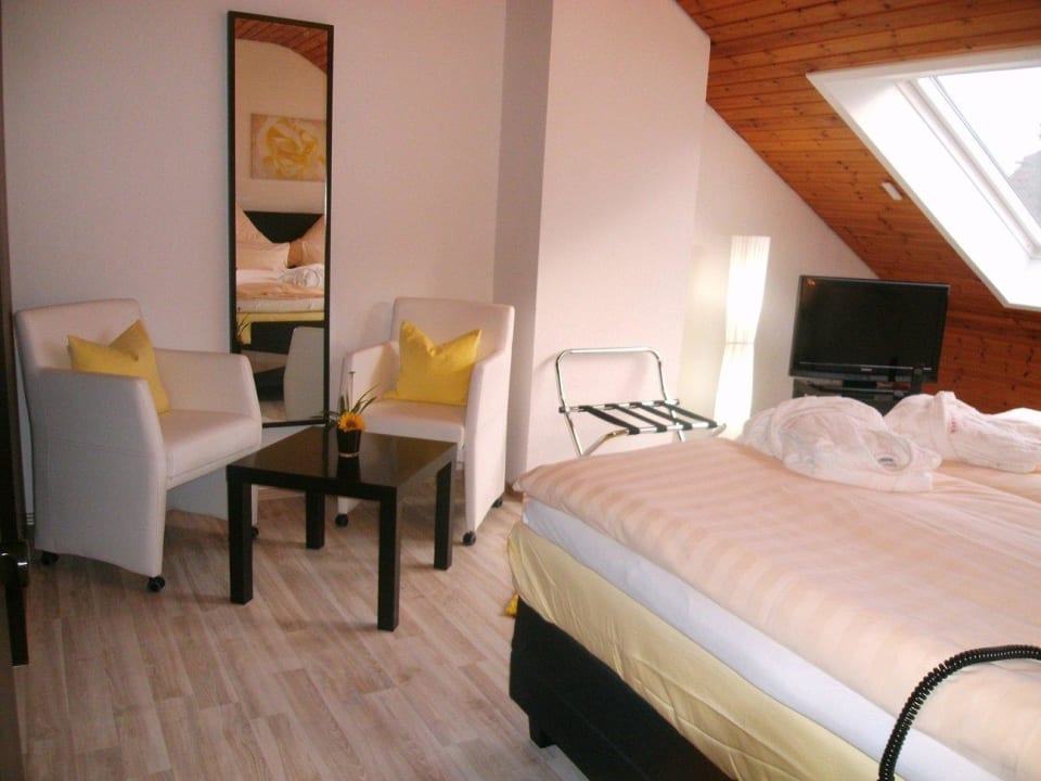 Ambiente Nr. 14, Boxspringbett elektr. verstellbar Haus Roseneck