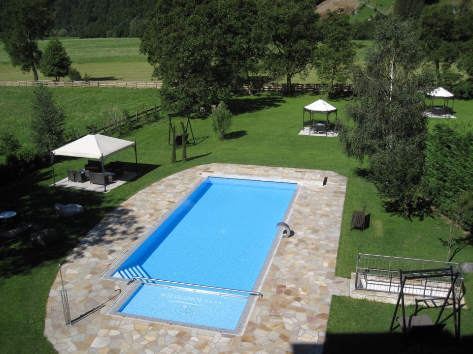 Blick aus Zimmer / Poolseite Hotel Wiesenhof Garden Resort