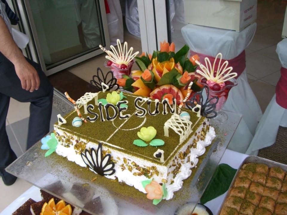 Nur fotografieren, zum essen zu schade Side Sun Hotel