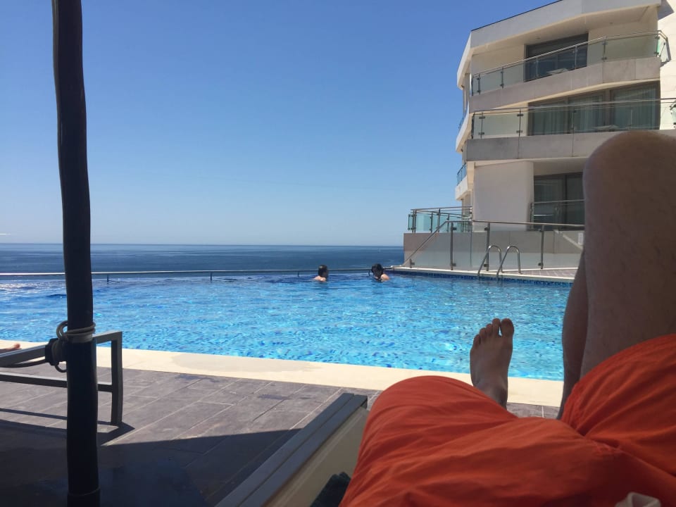 Poolansicht Sesimbra Oceanfront Hotel