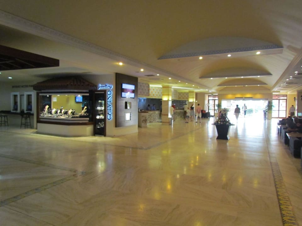Lobby v hlavní budově Salamis Bay Conti Resort Hotel & Casino