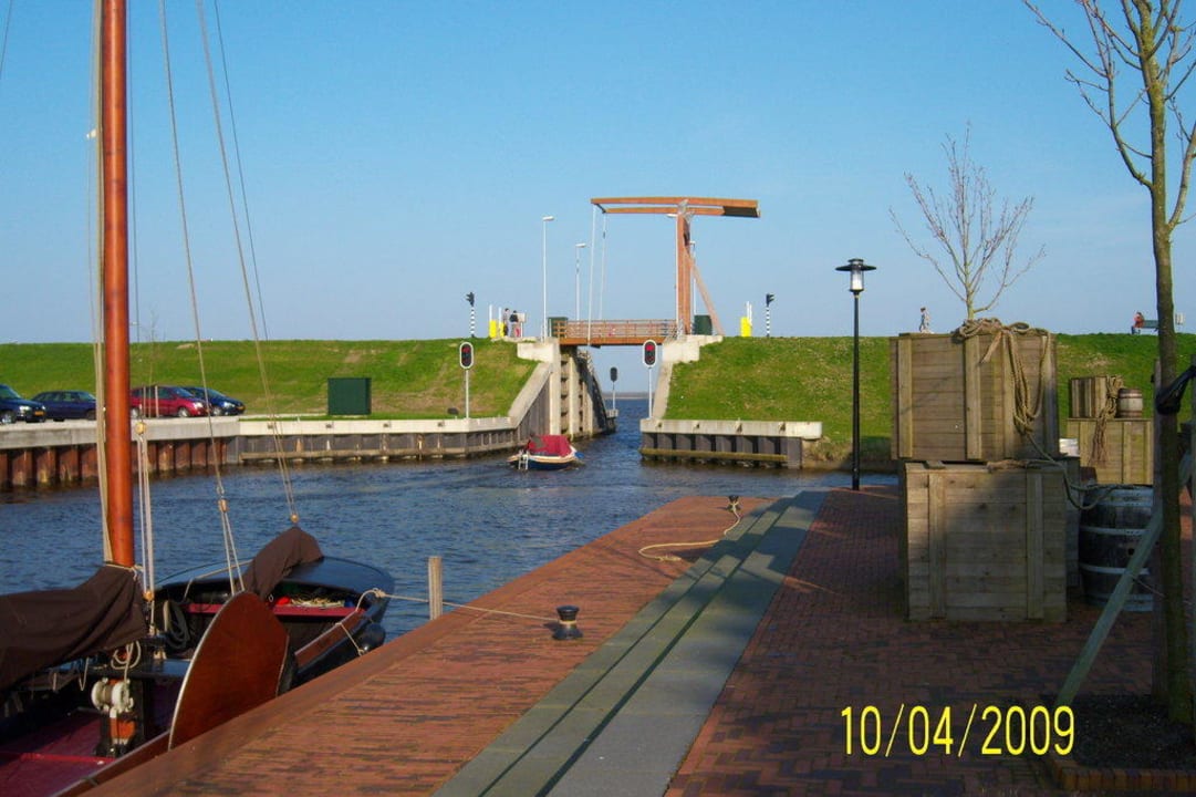 Einfahrt vom Lauwsermeer in den Park Ferienpark Landal Esonstad