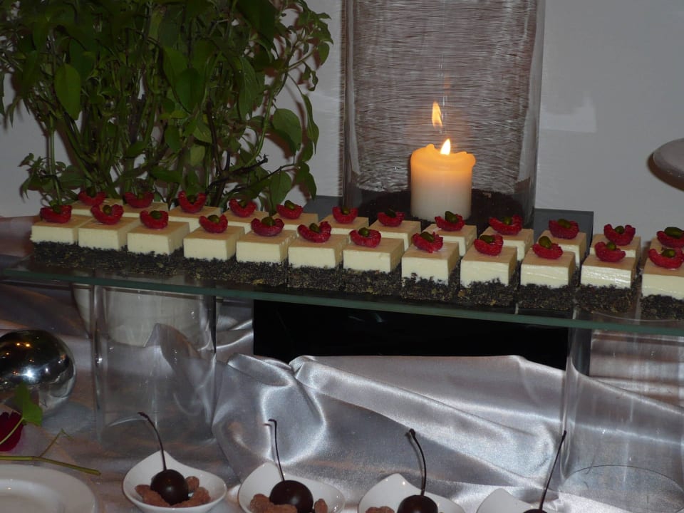 Sehr grosses Dessertbuffet Hotel Patrizia