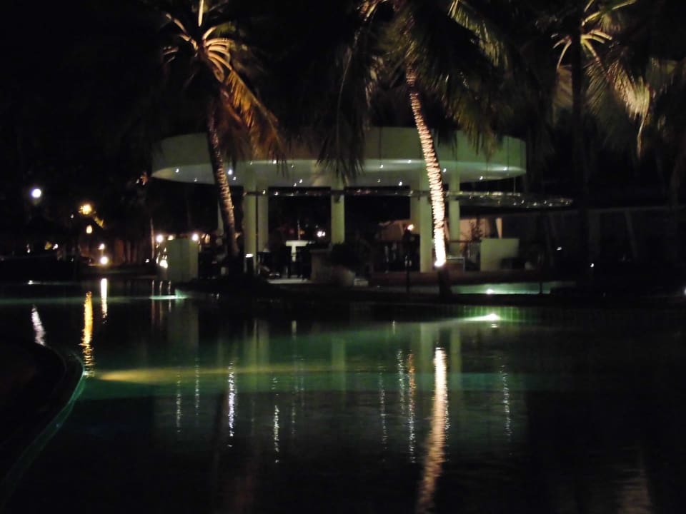 Poolbar am Abend Occidental Eden Beruwala, a member of Barcelo Hotel Group
