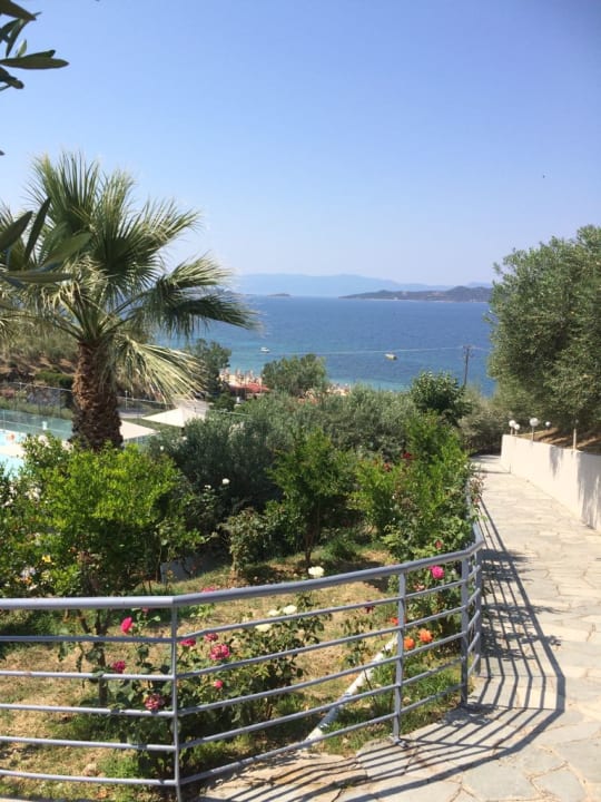 Gartenanlage Akrathos Beach Hotel