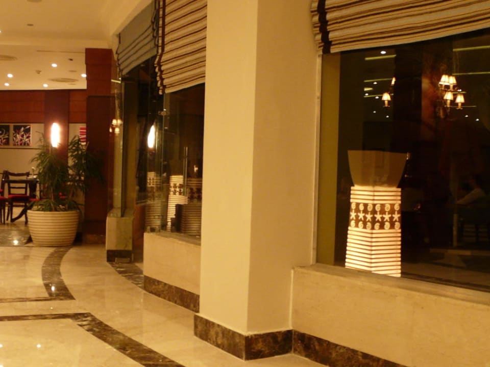 Elegancki wystrój lobby Amwaj Beach Club Abu Soma Resort