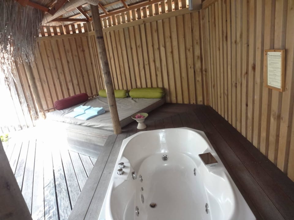 Jacuzzi Beach Villa 255 Kuredu Island Resort & Spa