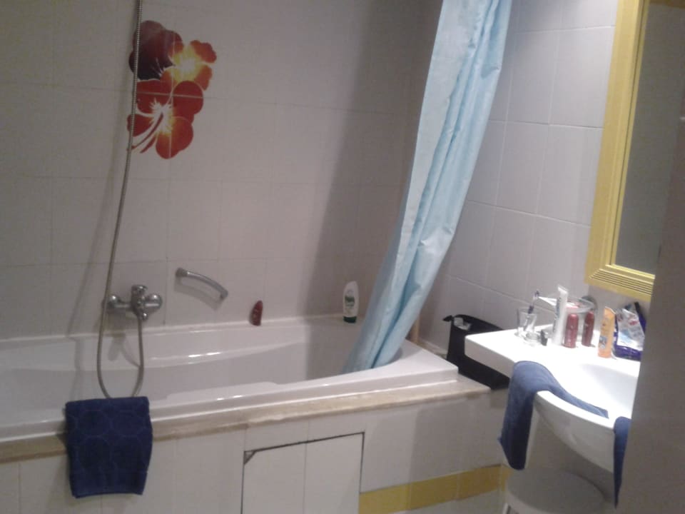 Badezimmer mit Wanne Hotel African Queen