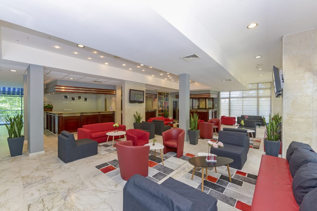 Lobby Hotel Holiday Park