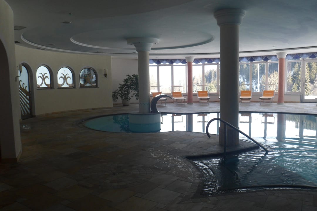 Piscina, lato sinistro Hotel Christoph