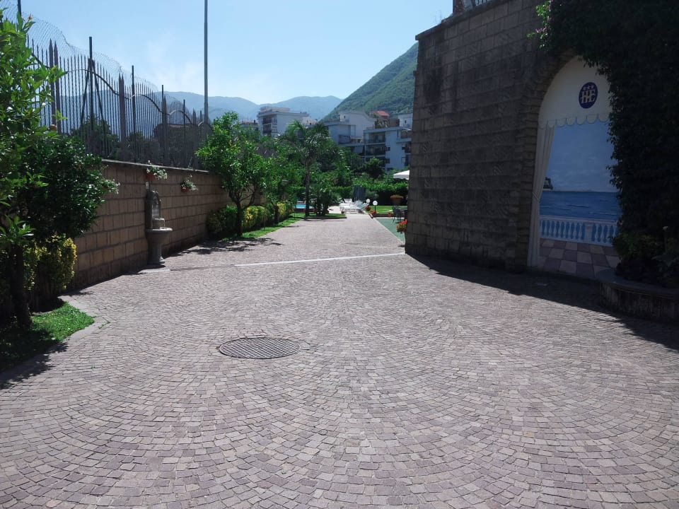 Weg zur Gartenanlage  Europa Stabia Hotel