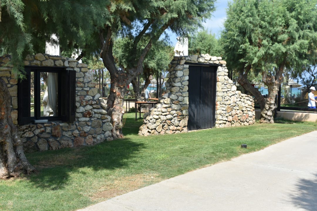 Gartenanlage Anissa Beach & Village