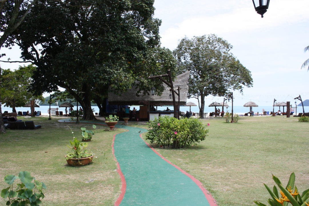 Der Weg zum Strand HOLIDAY VILLA BEACH RESORT & SPA LANGKAWI KEDAH