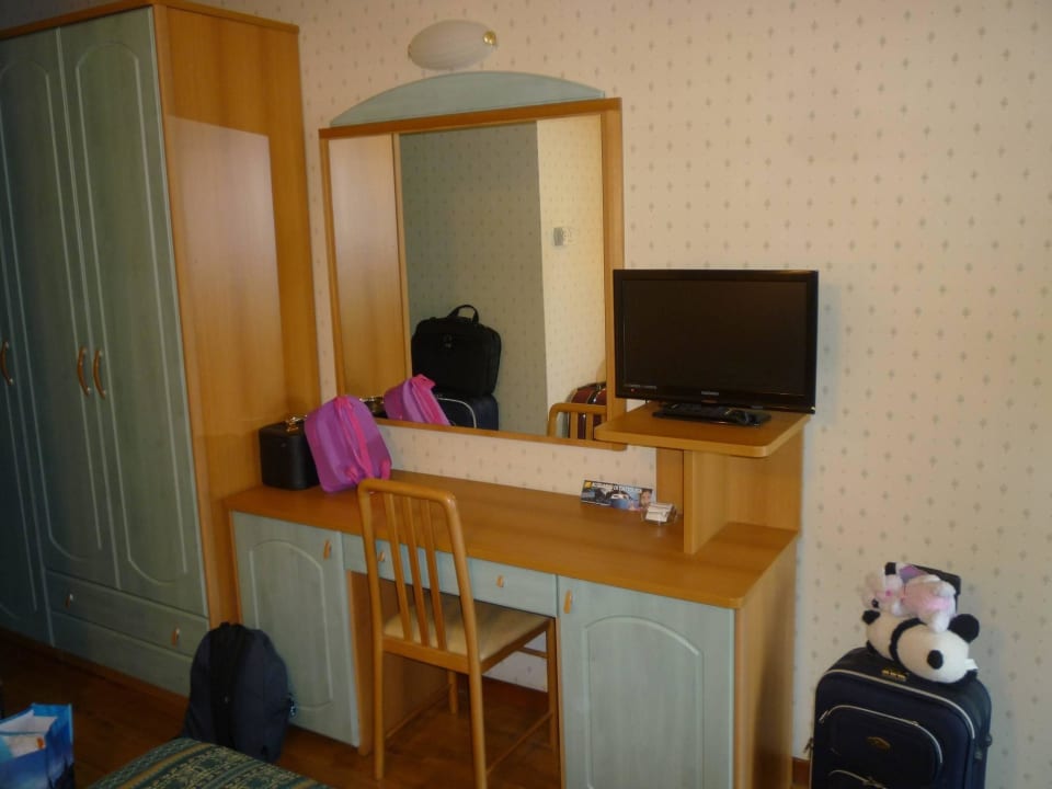 Schrank, Schreibtisch mit Kühlschrank Hotel President