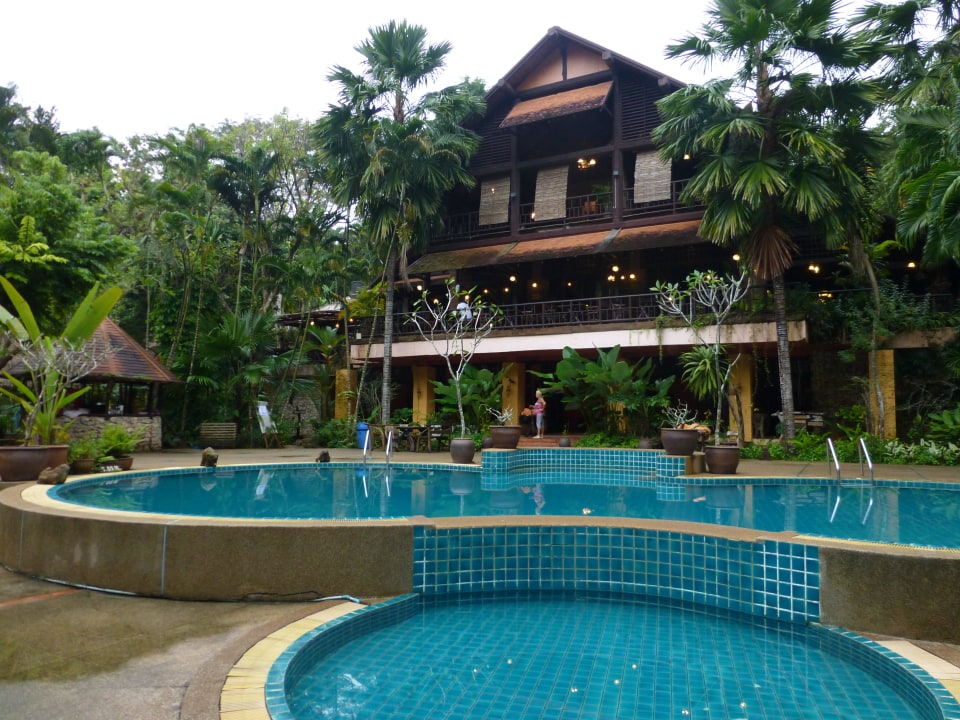 Pool mit Clubhaus Hotel River Kwai Resotel