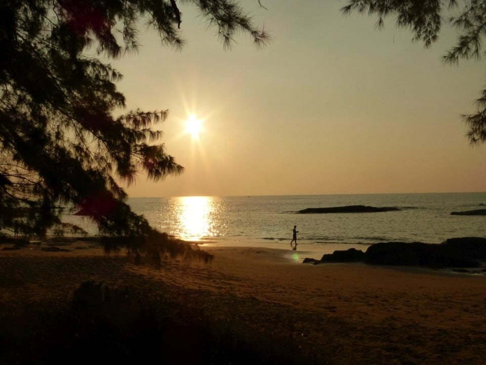 Sonnenuntergang von der Hotelliege aus SENTIDO Khao Lak