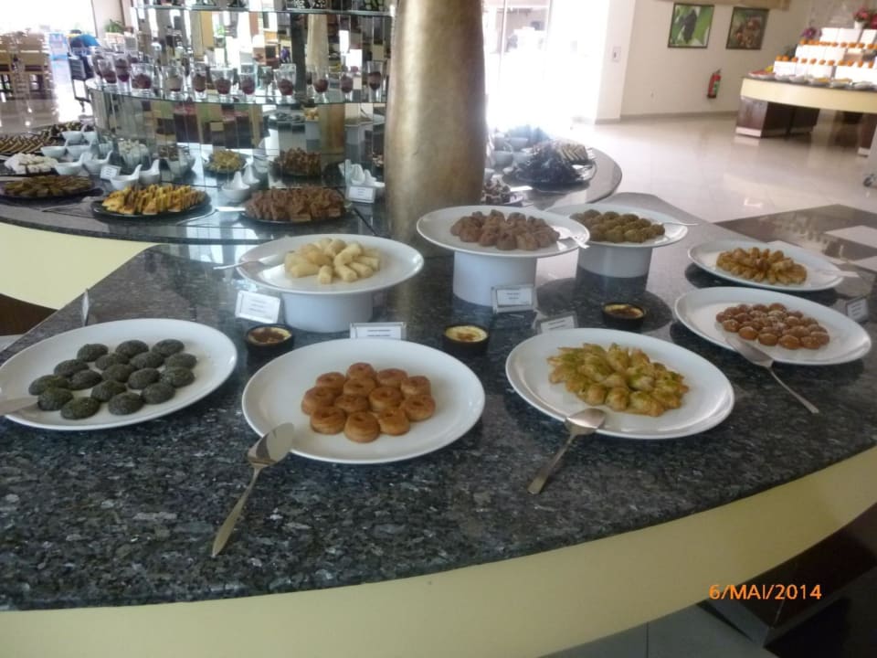 Mittagessen - türkische Süßsspeisen TUI BLUE Palm Garden