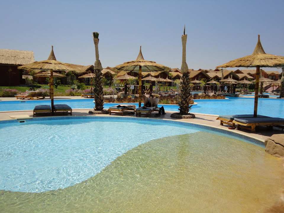 Hauptpool in der Mitte Pickalbatros Jungle Aqua Park Resort - Neverland Hurghada