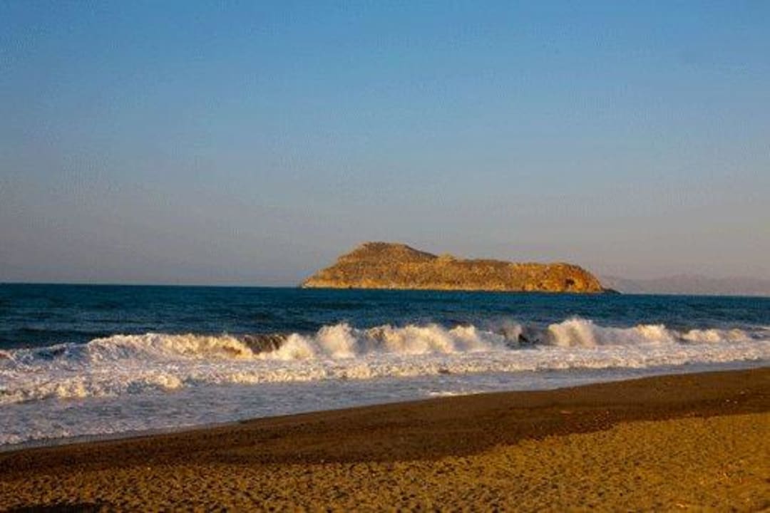 Blick auf die Insel Theodori Sunprime Platanias Beach
