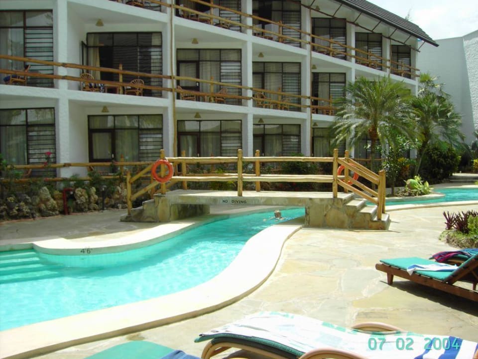 Poollandschaft im Travellers Club Hotel Traveller's Club